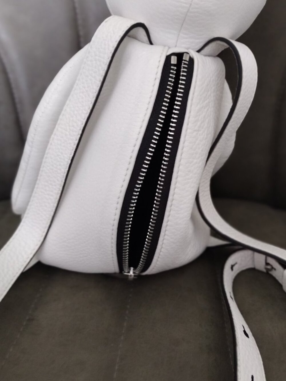 Kendall + Kylie Normie Dog White Leather Backpack NWOT Plush Rare Statement Bag - Picture 10 of 10